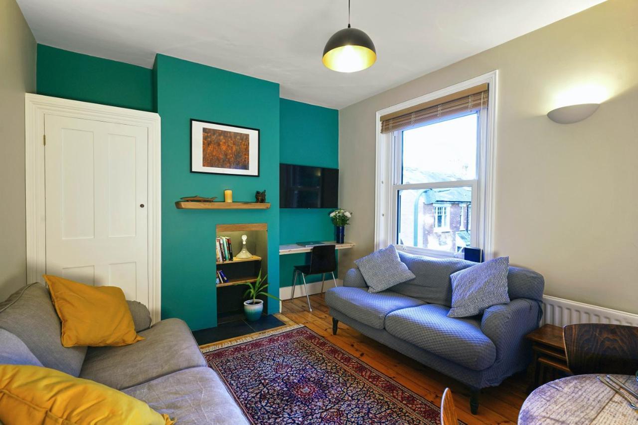 Апартаменты Tastefully Decorated 1-Bed With Free Parking - At Hem Винчестер Экстерьер фото