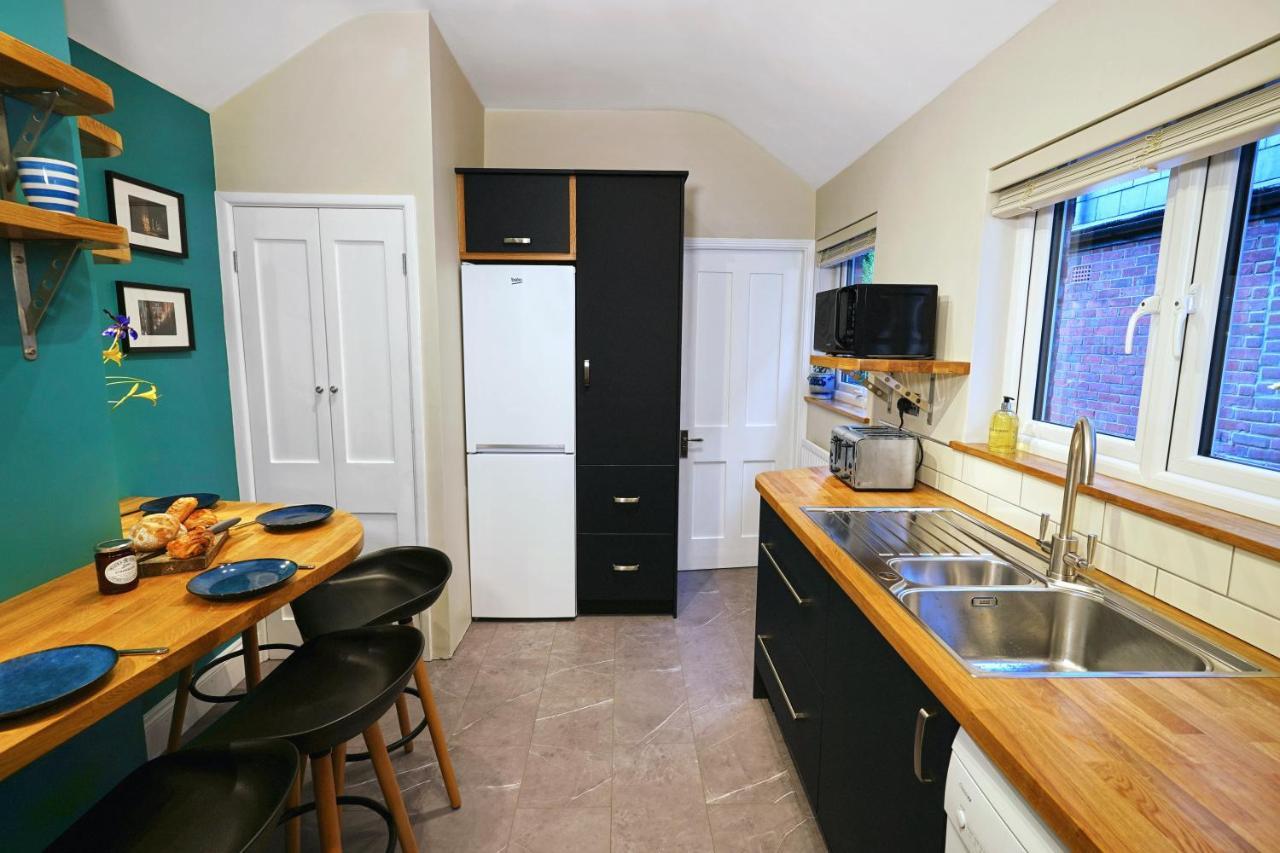Апартаменты Tastefully Decorated 1-Bed With Free Parking - At Hem Винчестер Экстерьер фото